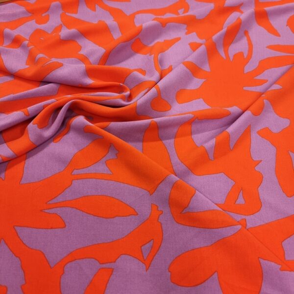 VISKOSPOPLIN STÄNKTA TECKEN RÖDORANGE/LILA FG 9