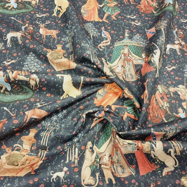 INREDNINGSTYGER SAGORNAS TID MÖRKBLÅ/MULTI