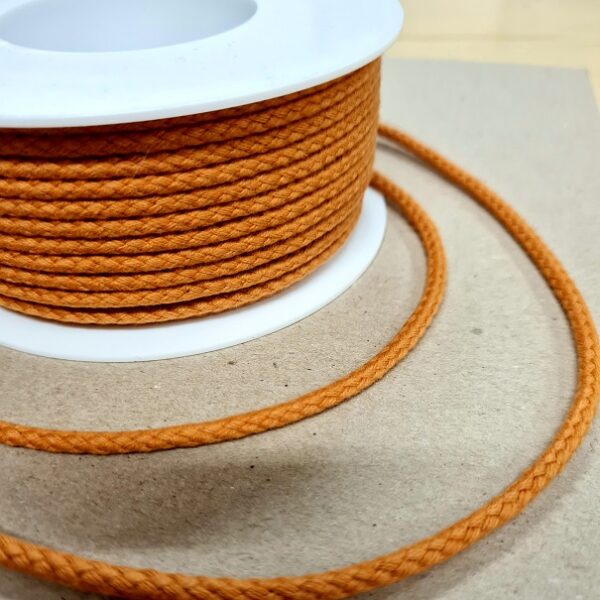 TILLBEHÖR BOMULLSSNODD 4MM MÖRK SENAP FG 820